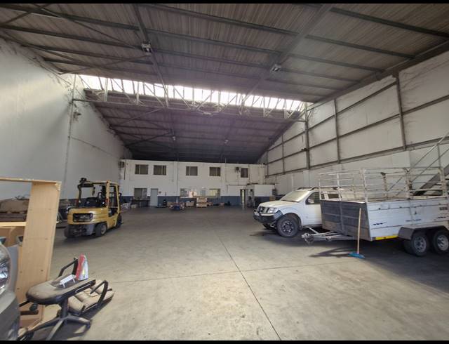 950M² FACTORY TO LET IN JET PARK